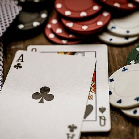 A Guide to Gambling in Canada for Tourists: Popular Destinations, Games, and Etiquette